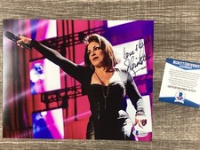 (SSG) Legendary Singer GLORIA ESTEFAN Signed 10X8 Color Photo - BAS/Beckett COA picture