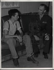 1941 Press Photo Lt Col John Groff, GA Walker tries to join Marines age 14 picture