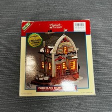 Lemax Plymouth Corners Yacht Club Lighted House 2001 Michaels Exclusive Village picture