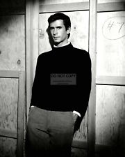 ANTHONY PERKINS BACKSTAGE ON THE SET OF 