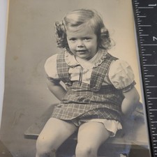Photo Girl Wearing Nice Dress Fashion Lace Collar Portrait Vintage picture