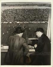 1945 Press Photo Ted Husing and Jimmy Dolan call the football game on CBS. picture