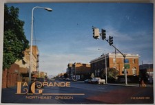 Vintage Postcard Street View La Grande Oregon  AA99 picture