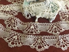 Antique Vtg Lace- SCALLOPED HM ANTIQUE VTG FRENCH CLUNY BOBBIN EDGING LACE TRIM picture